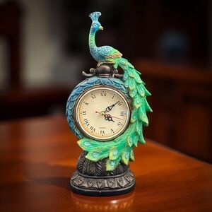 Elegant Quartz Peacock Clock